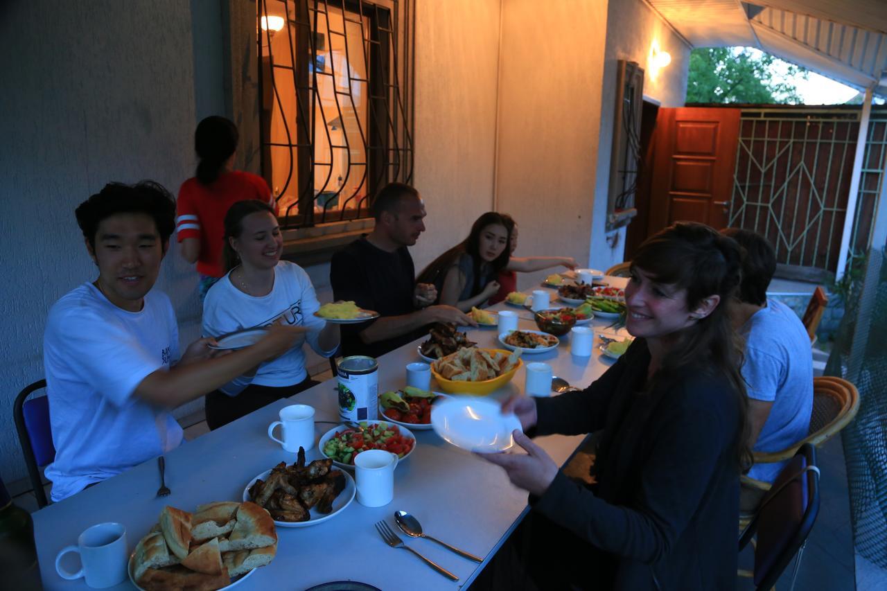 "European" Backpackers Hostel In Αλμάτι Εξωτερικό φωτογραφία