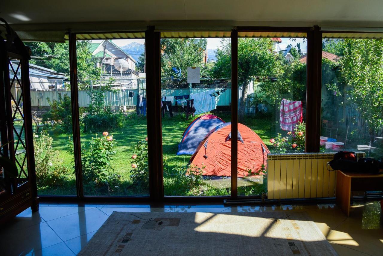 "European" Backpackers Hostel In Αλμάτι Εξωτερικό φωτογραφία