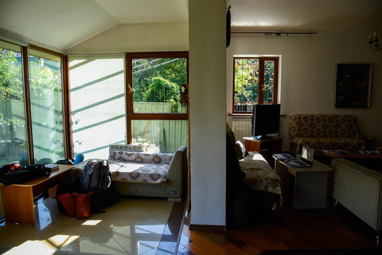 "European" Backpackers Hostel In Αλμάτι Εξωτερικό φωτογραφία