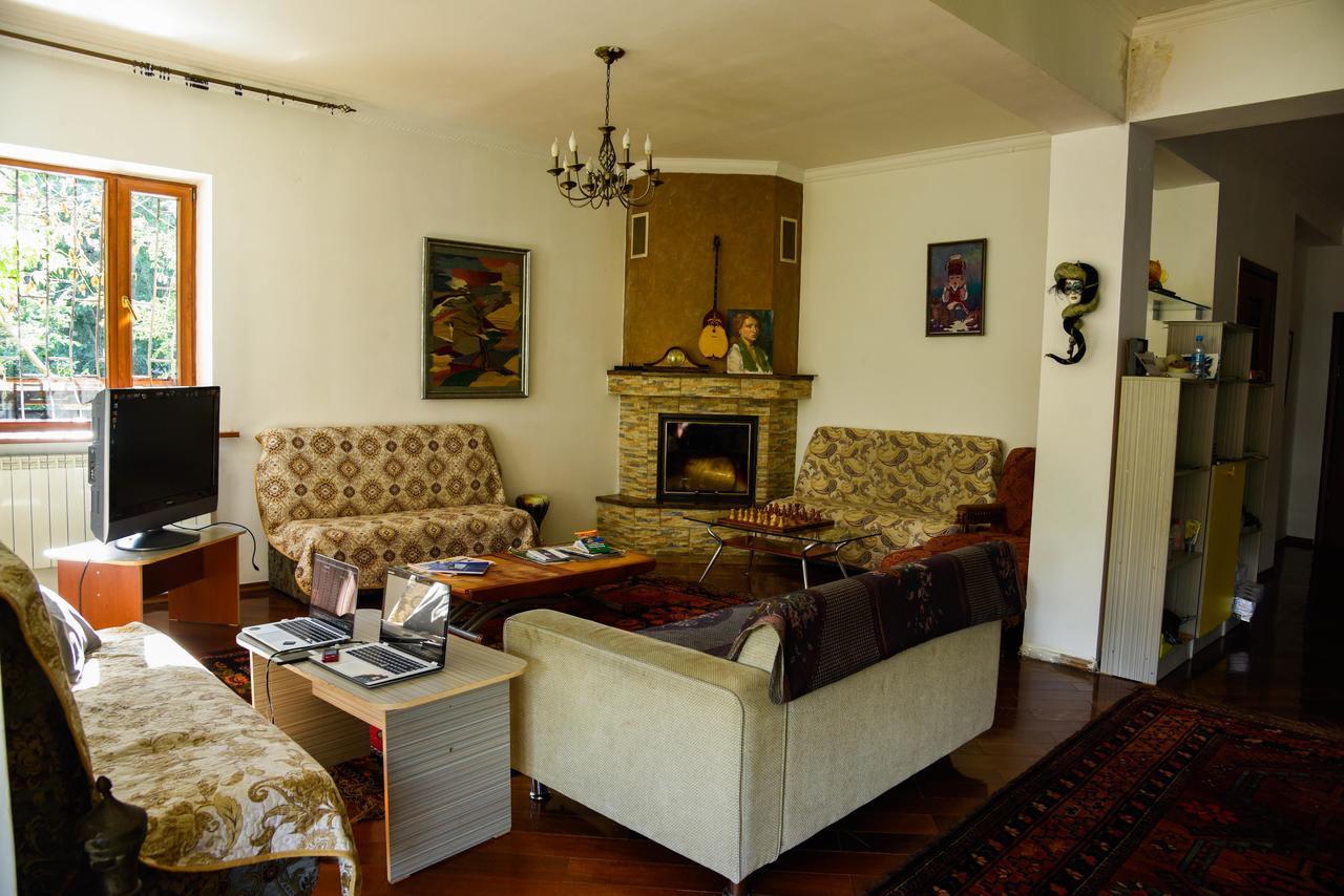 "European" Backpackers Hostel In Αλμάτι Εξωτερικό φωτογραφία