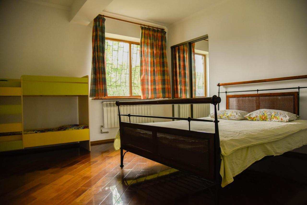 "European" Backpackers Hostel In Αλμάτι Εξωτερικό φωτογραφία